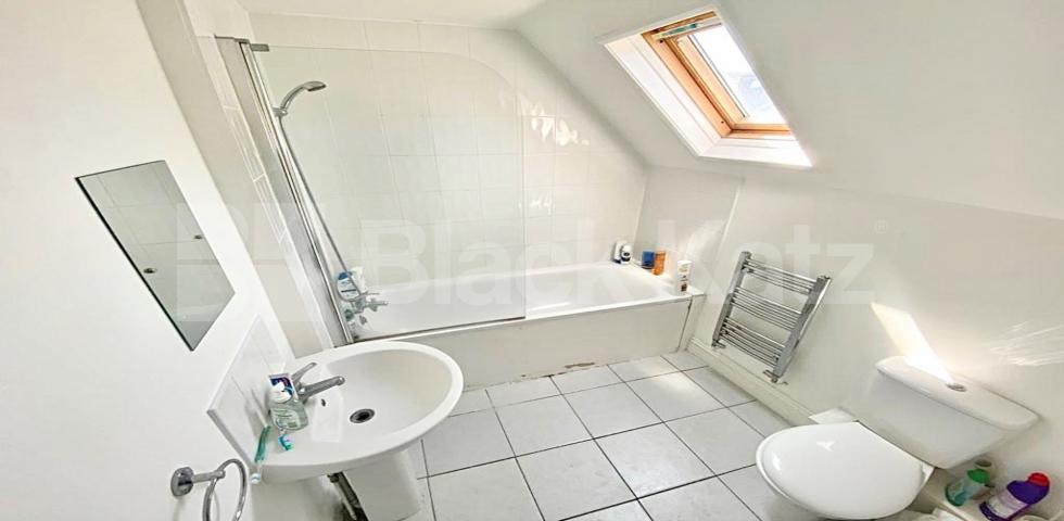 Beautiful 4 double bedrooms with private garden access  Lough Road, Caledonian Road 